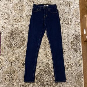 Dark blue high waisted skinny Levi Jeans